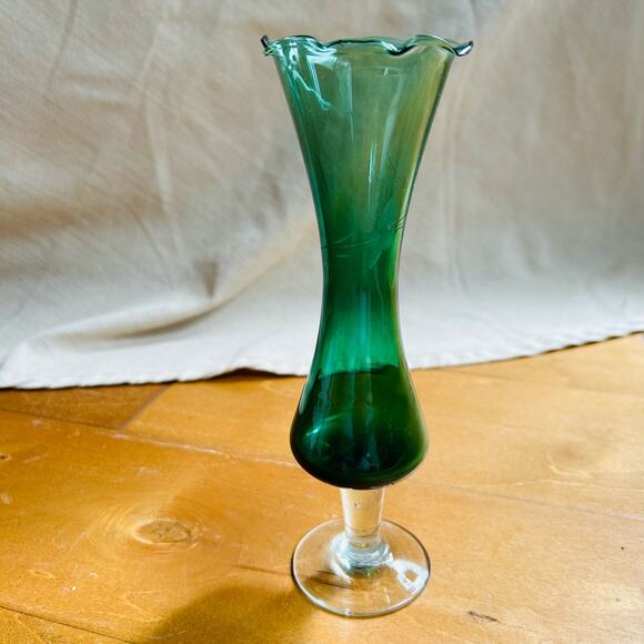 Vintage etched green bud vase - Picture 1 of 9